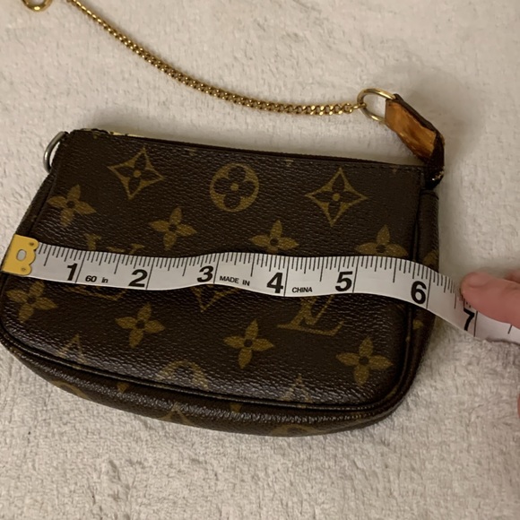 Authentic Louis Vuitton mini purse with chain. Comes with dustbag and box - Picture 12 of 13